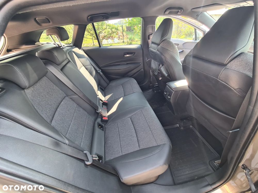 Toyota Corolla 2.0 Hybrid Comfort - 16