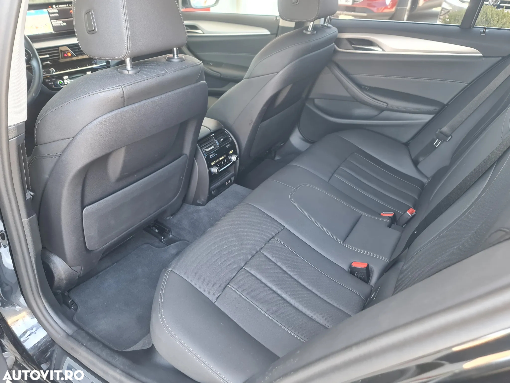 BMW Seria 5 530d xDrive Touring Aut. - 10