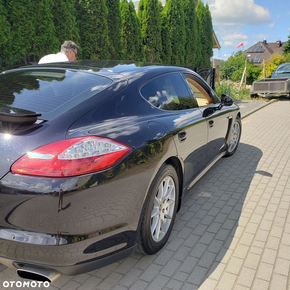 Porsche Panamera - 4