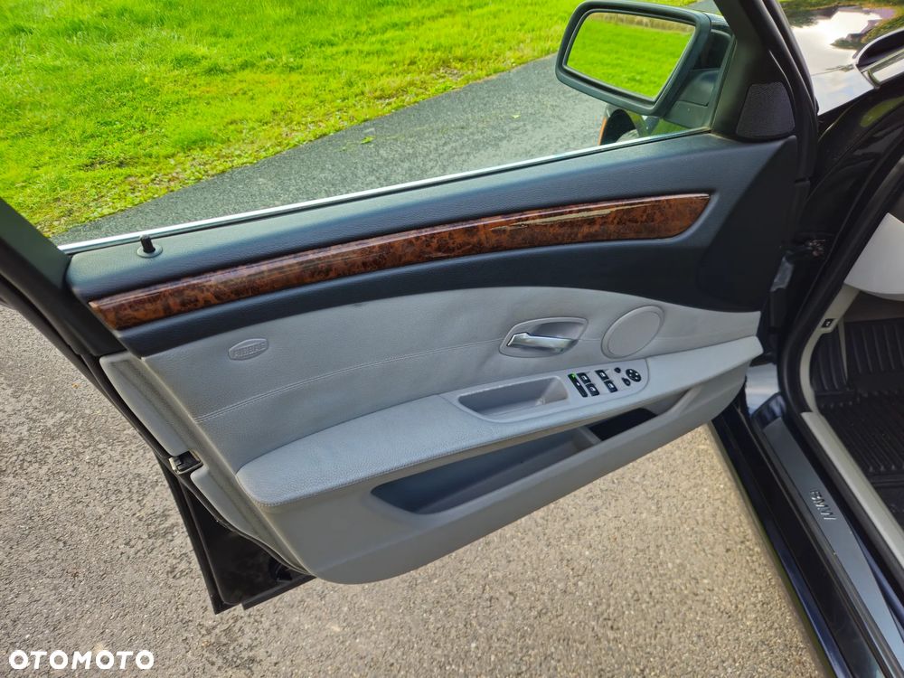 BMW Seria 5 535i xDrive - 17