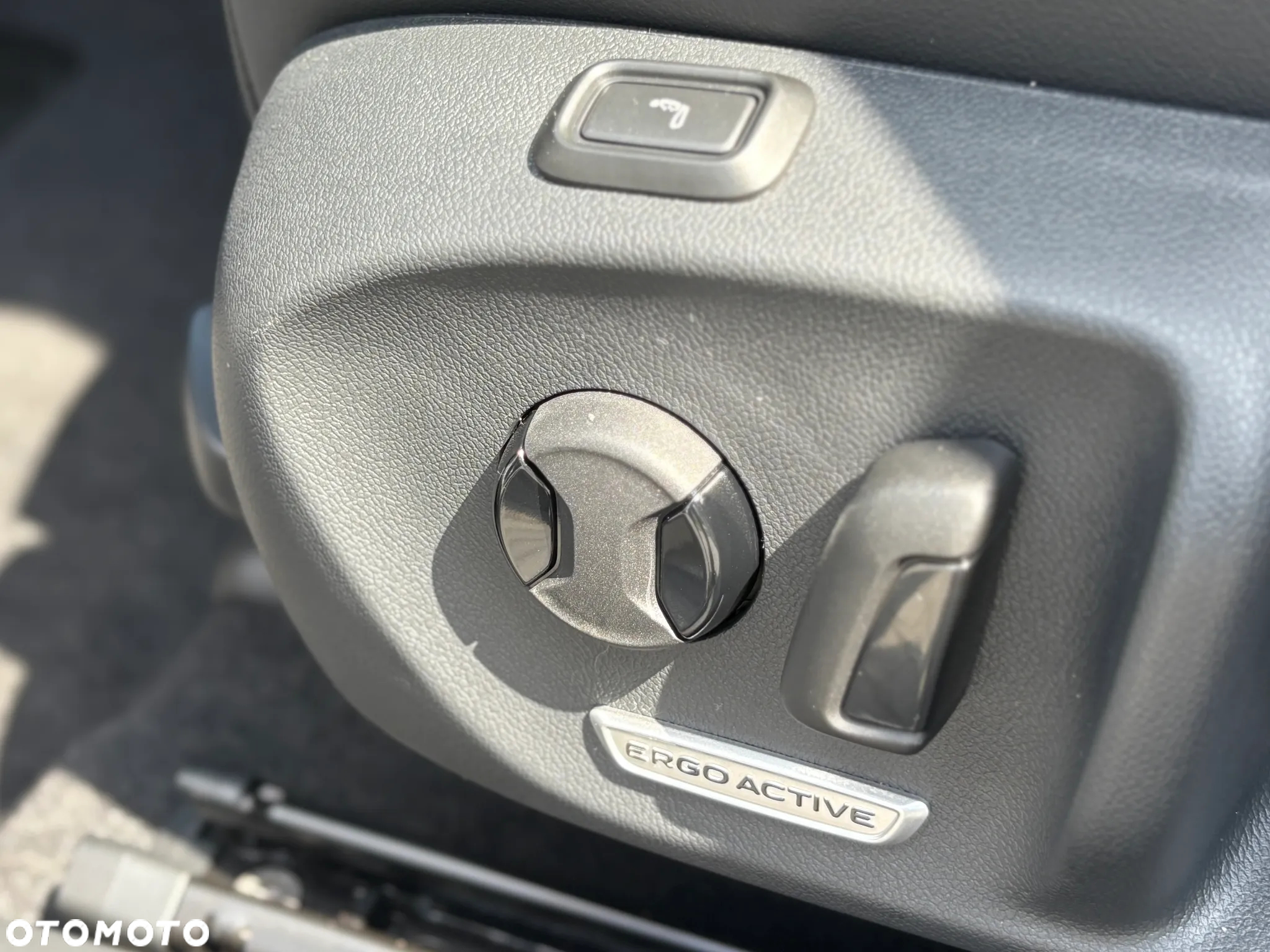 Volkswagen Passat 1.5 TSI ACT mHEV Business Plus DSG - 25
