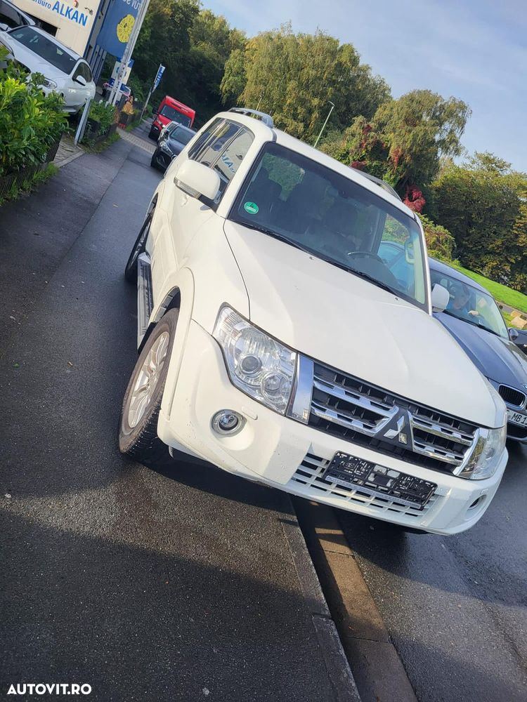 Mitsubishi Pajero LWB 3.2 DI-D Inform A04 - 6