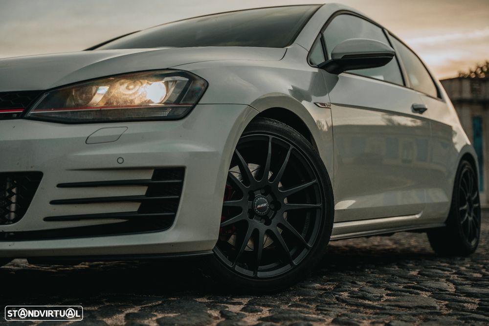 VW Golf GTI BlueMotion - 2