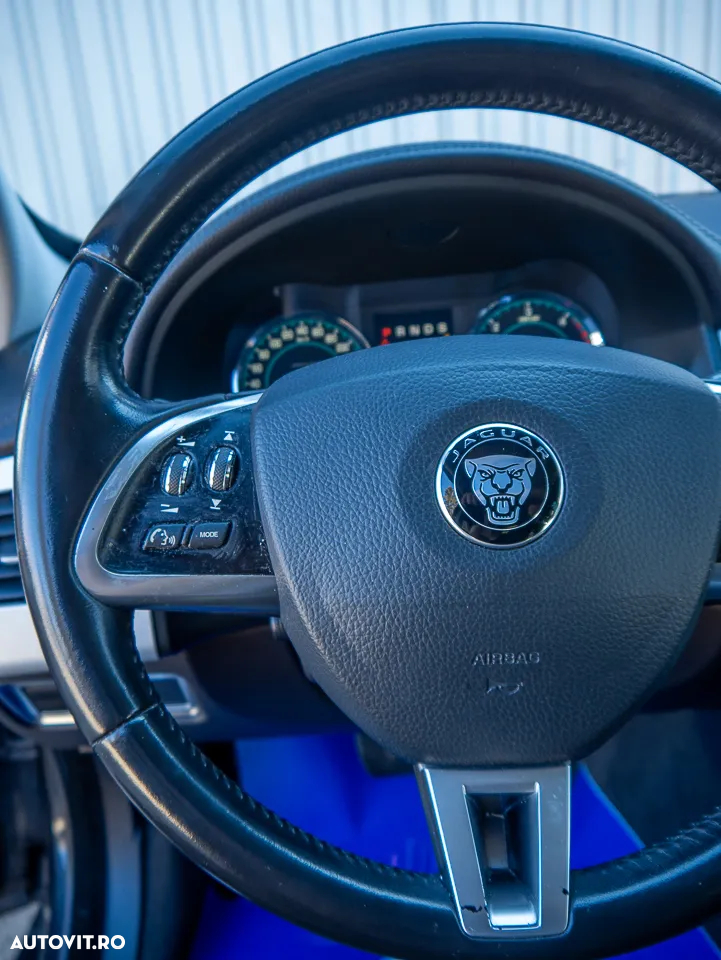 Jaguar XF 2.2D - 25