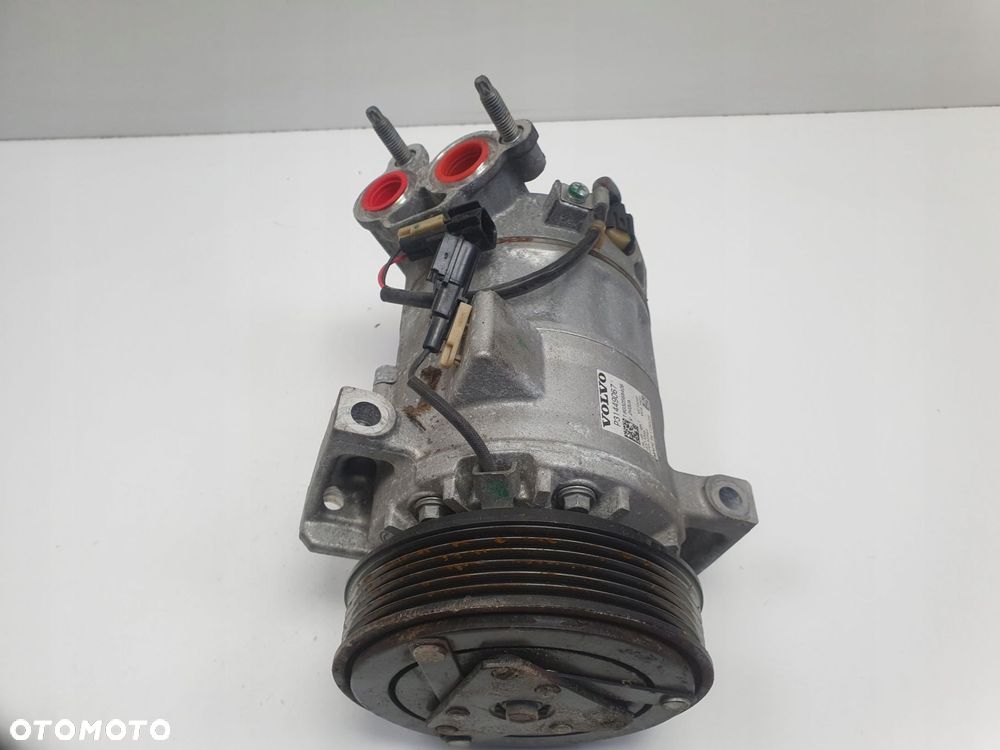 SPRĘŻARKA KLIMATYZACJI Volvo XC60 II 2.0 D _ pompa P31449067 - 2