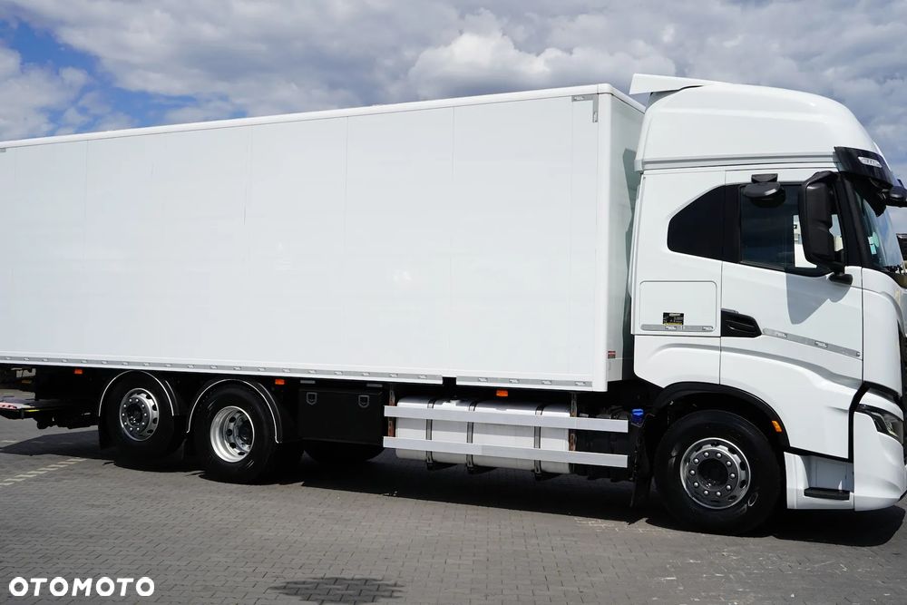Iveco / S-WAY / 420 / E 6 / KONTENER + WINDA / 20 PALET / RETARDER / OŚ SKRĘTNA / ROLETA - 16