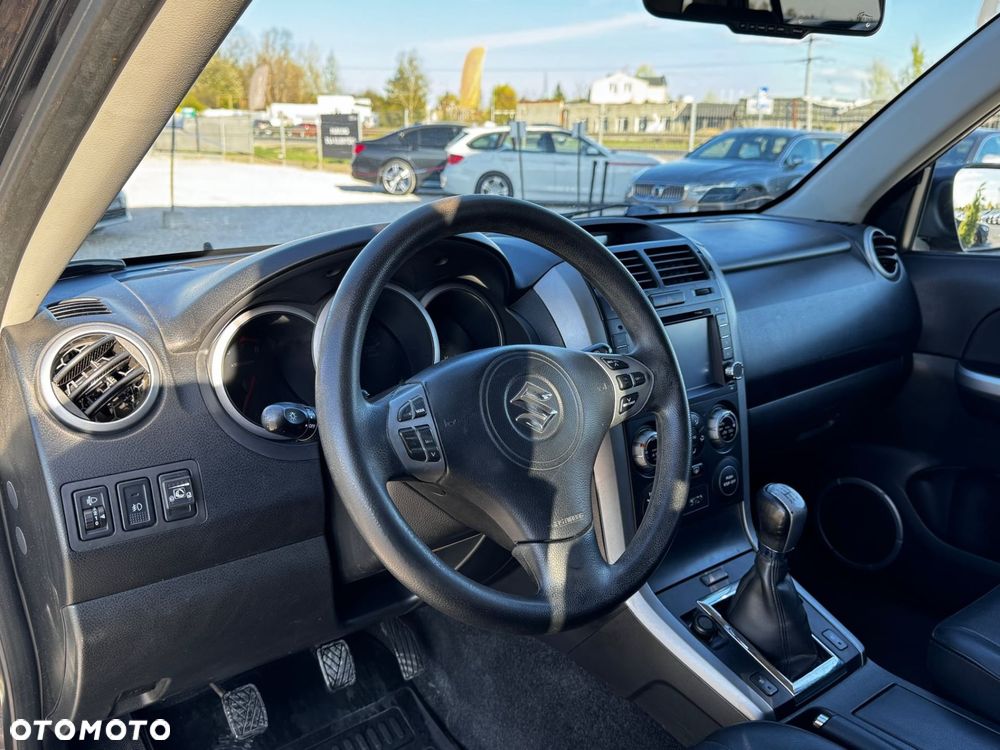 Suzuki Grand Vitara 2.0 Comfort + - 10