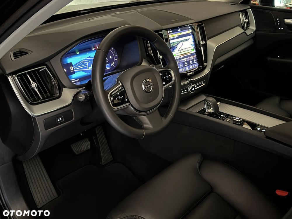 Volvo XC 60 B4 D AWD Plus Dark - 16