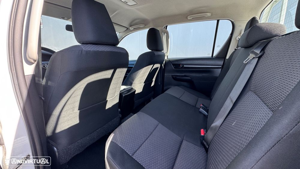 Toyota Hilux 2.4 D-4D 4WD CD CM - 24