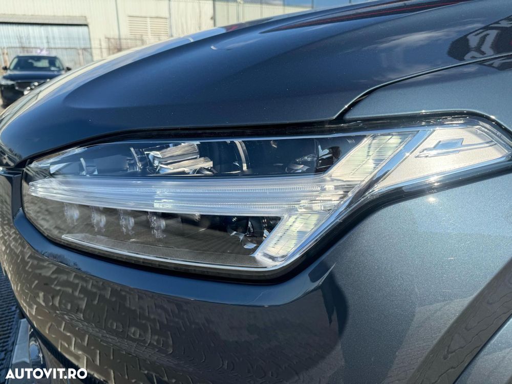 Volvo XC 90 B5 D AWD Geartronic Momentum Pro - 27