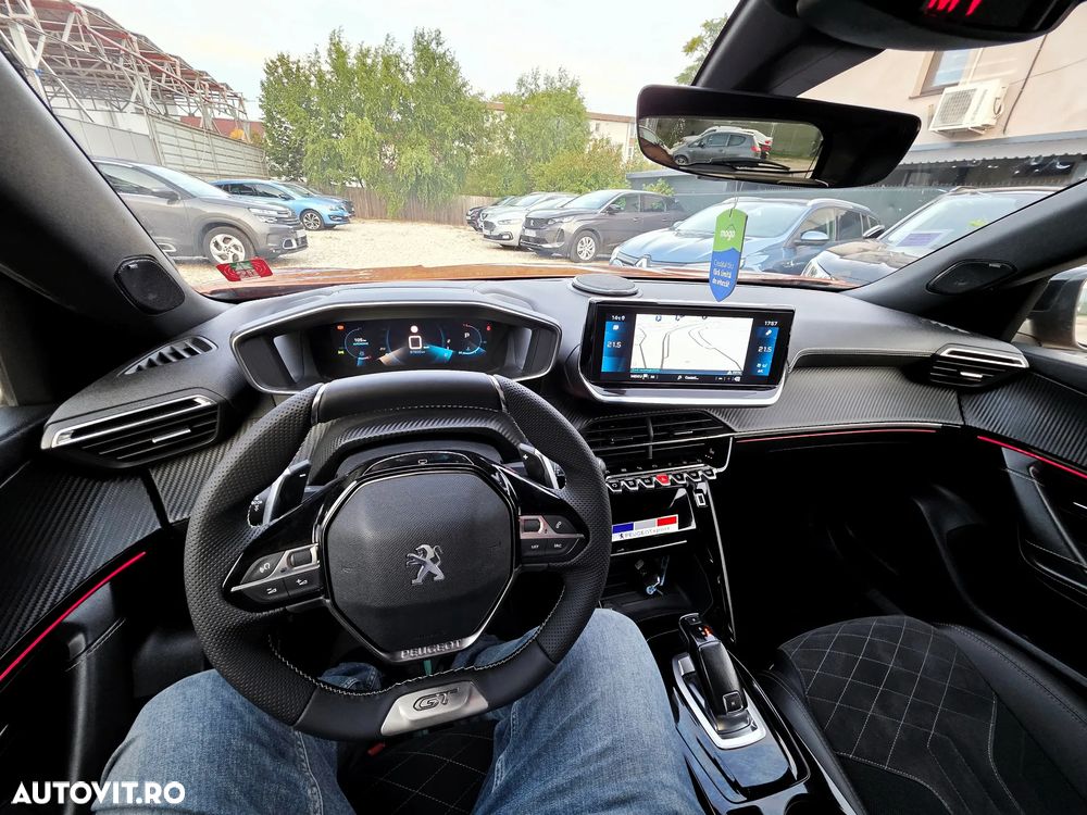 Peugeot 2008 PureTech 155 EAT8 GT Pack - 28