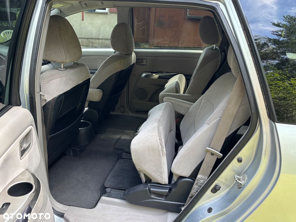 Mitsubishi Grandis - 14