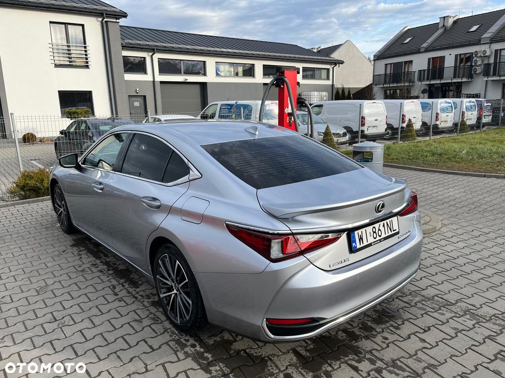 Lexus ES - 5