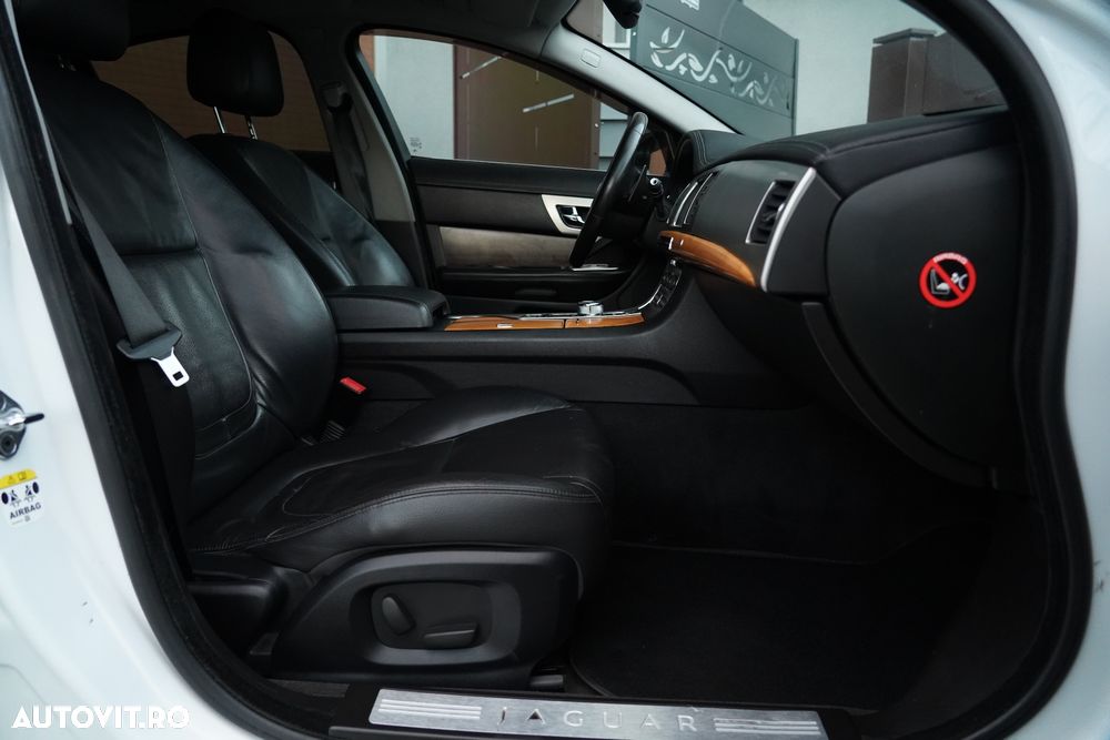 Jaguar XF 2.2D Luxury - 17