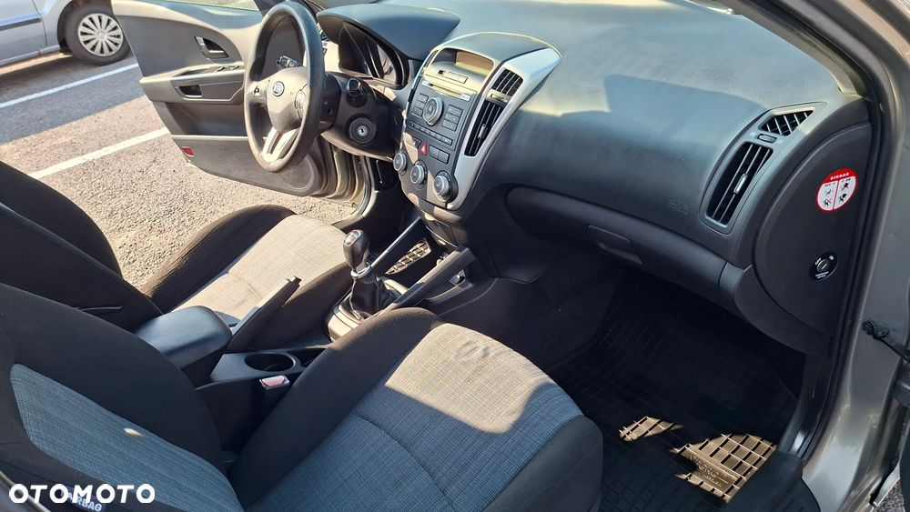 Kia Ceed - 13
