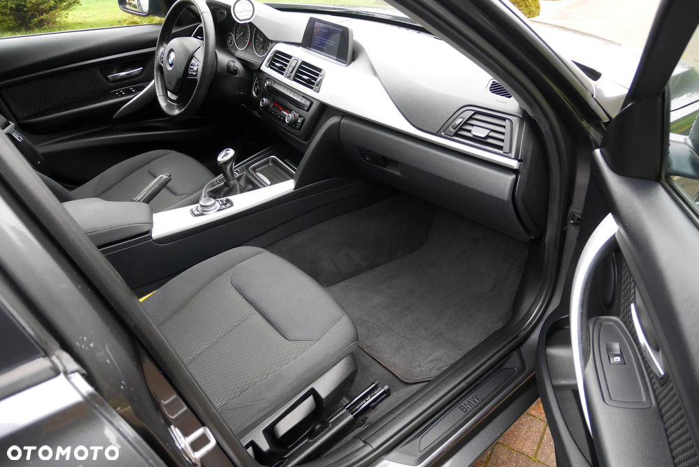 BMW Seria 3 318d - 15