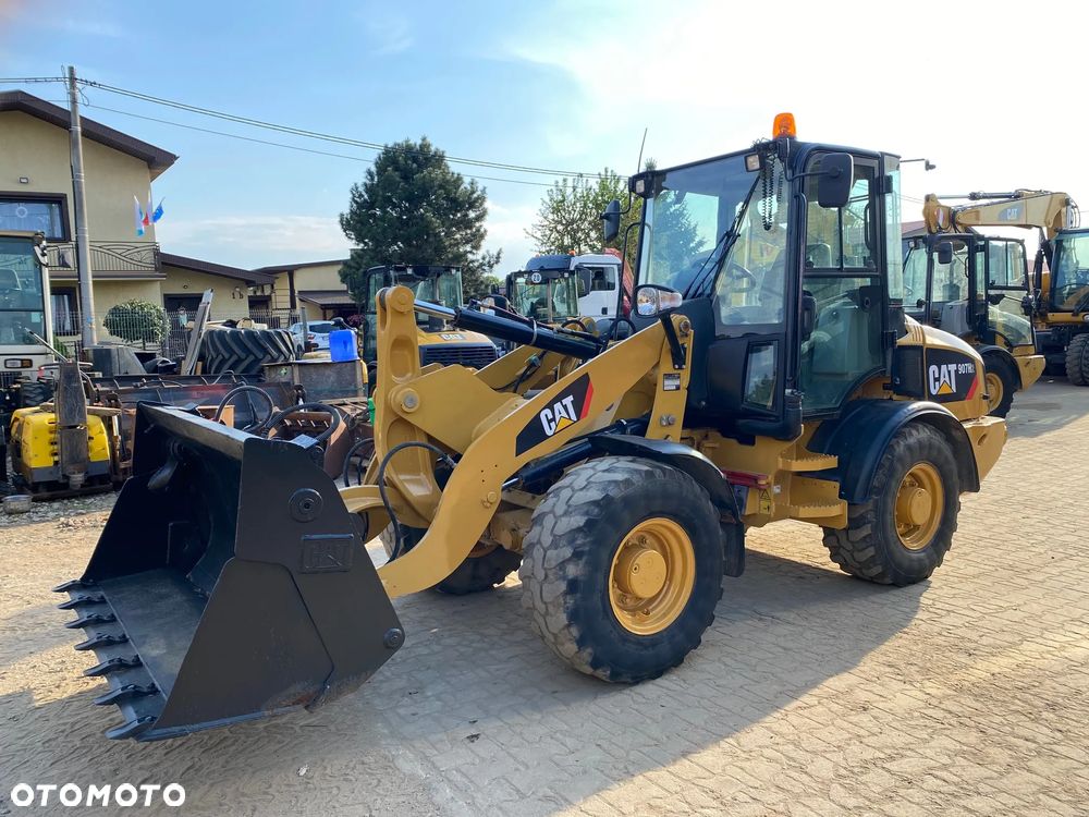 Caterpillar CAT 907H2, 5800 MTH, ŁYŻKA OTWIERANA + WIDŁY, z NIEMIEC, - 2