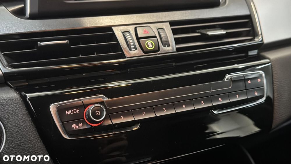 BMW Seria 2 218d - 24