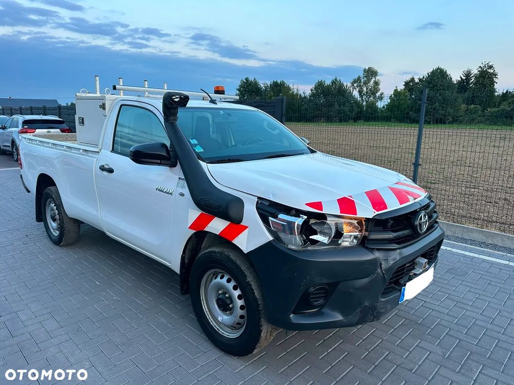 Toyota Hilux 2.4 D-4D Single Cab DL 4x2 - 40