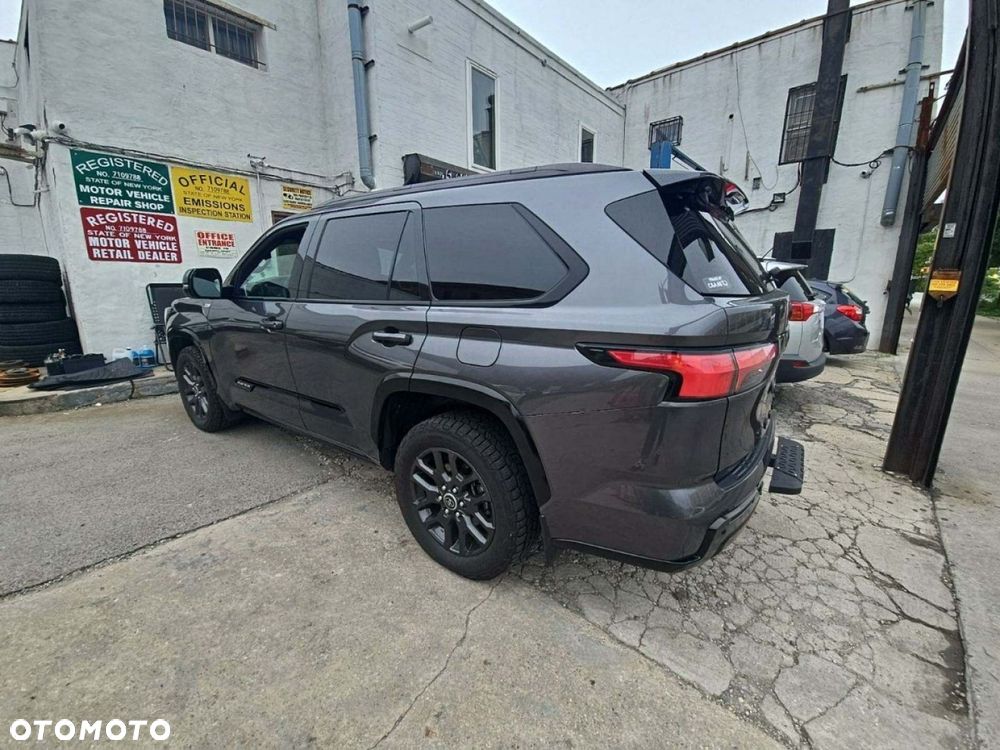 Toyota Sequoia 2023 photo 3