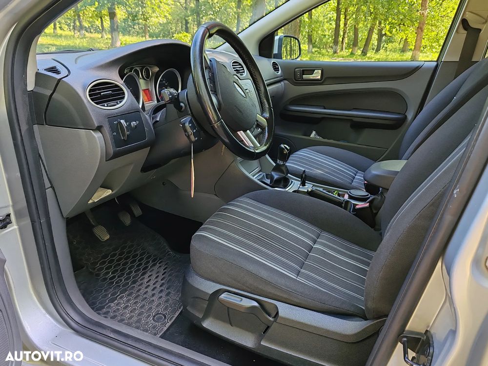 Ford Focus 1.6i Trend - 5
