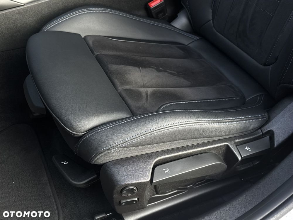 BMW Seria 3 320d xDrive - 9