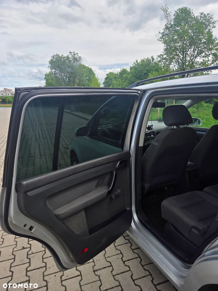 Volkswagen Touran 1.6 - 22