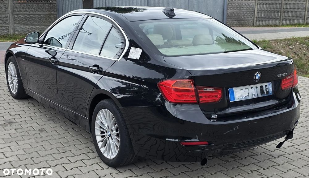BMW Seria 3 320i Luxury Line - 7