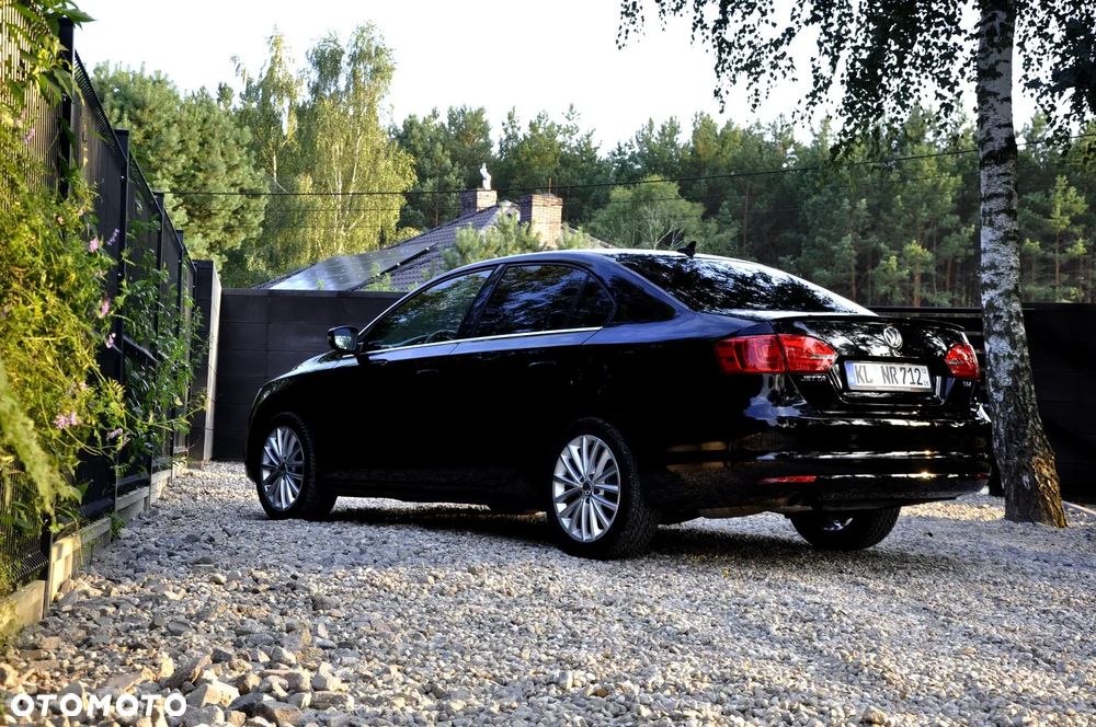 Volkswagen Jetta 2.0 TDI DSG Highline - 16