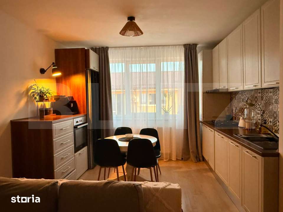 Apartament cu 3 camere de vanzare, Garaj subteran, zona Centrala — fotografia 1