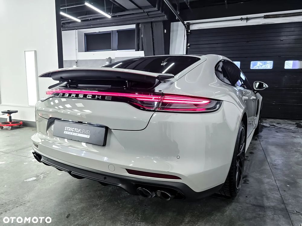 Porsche Panamera 4 - 8