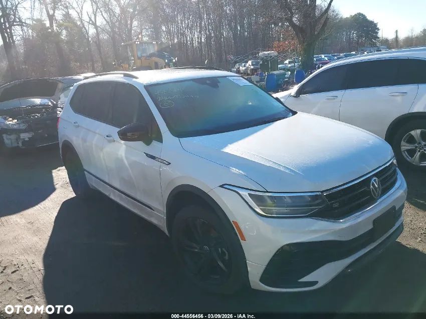 Volkswagen Tiguan - 1