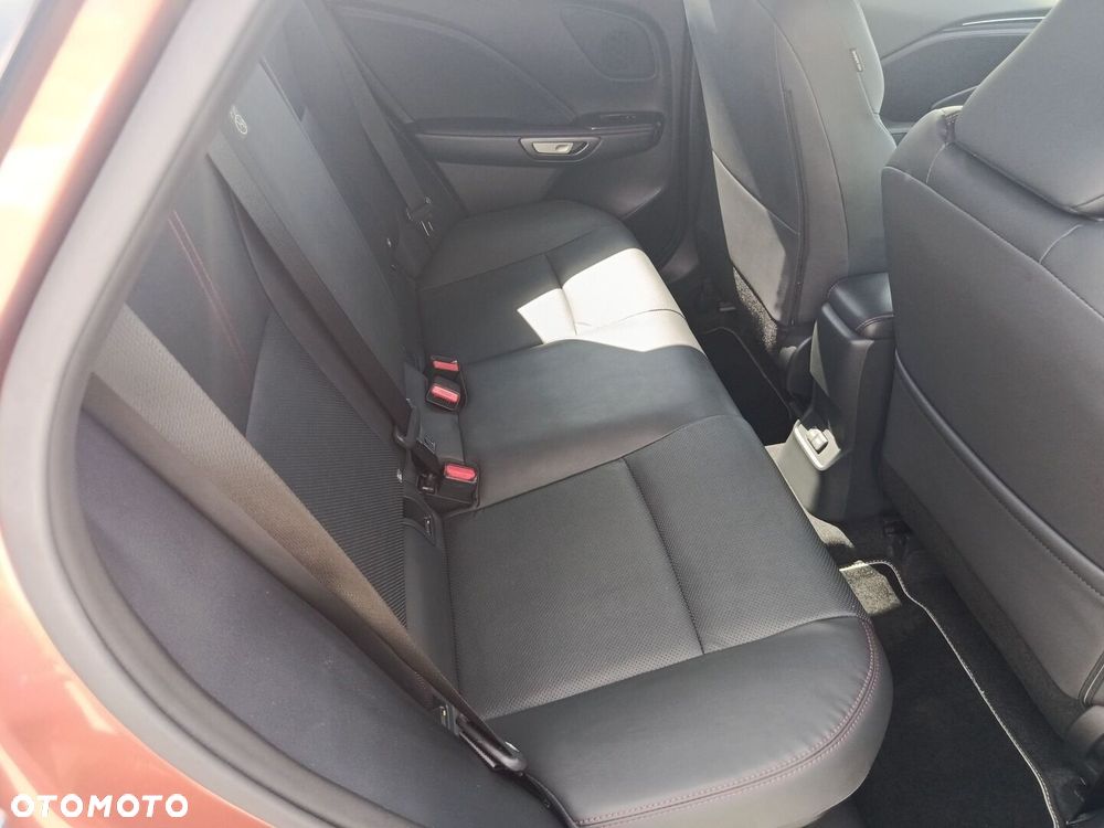 Lexus LBX 1.5 Hybrid Emotion - 10