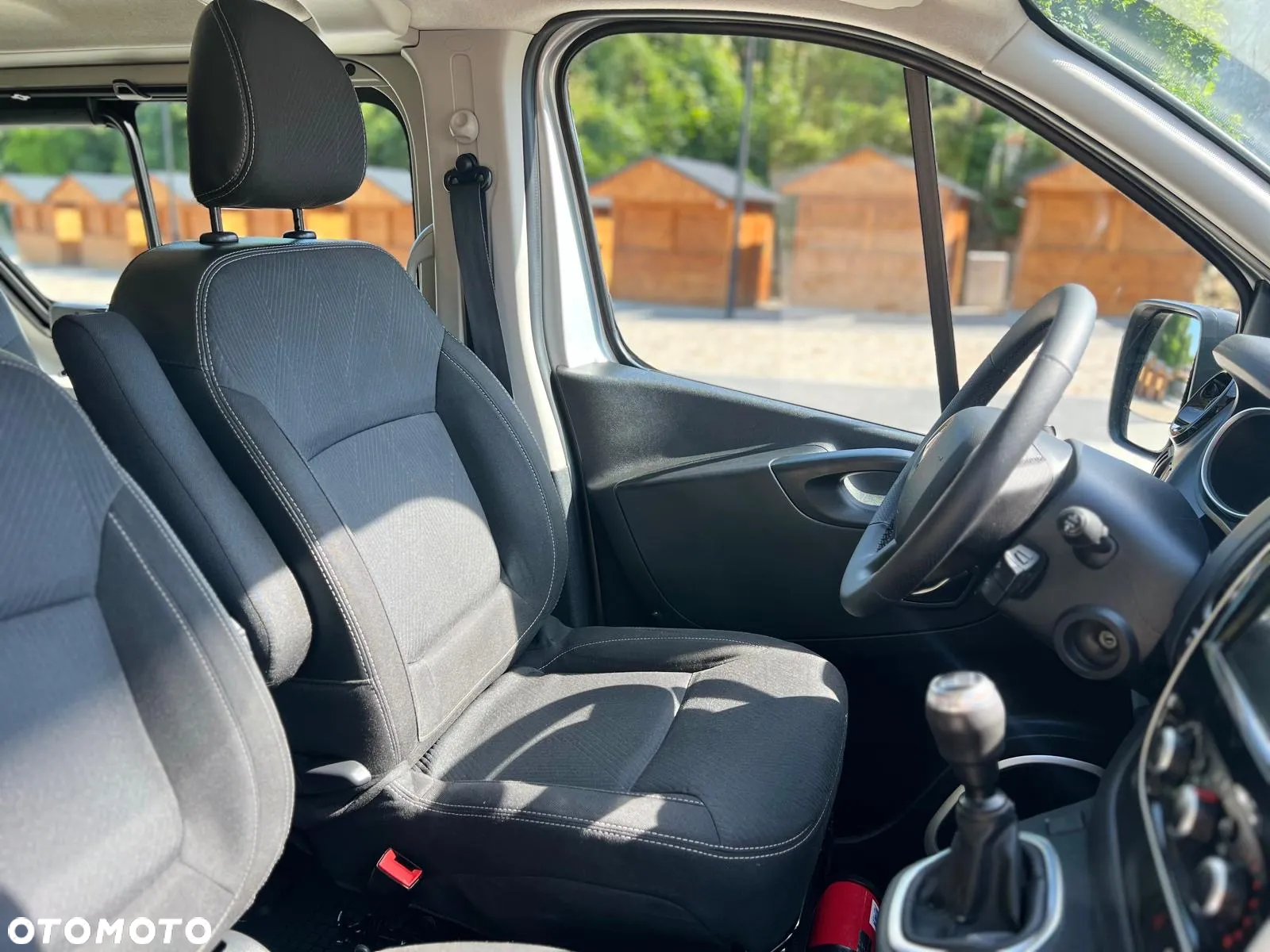 Renault Trafic L2H1 / 2.0 DCI / Brygadówka / 6 osób / - 33