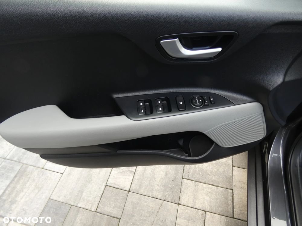 Kia Stonic - 32