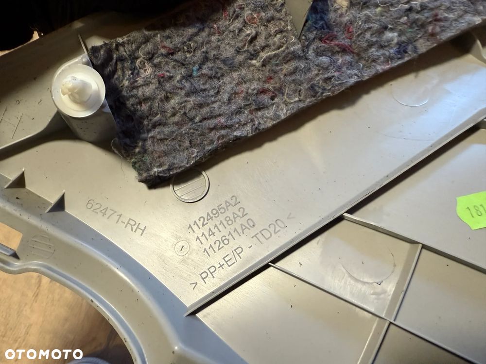 Osłona słupka tył 62472 prawa lewa Toyota Yaris III 1.5 hybryda OE - 3