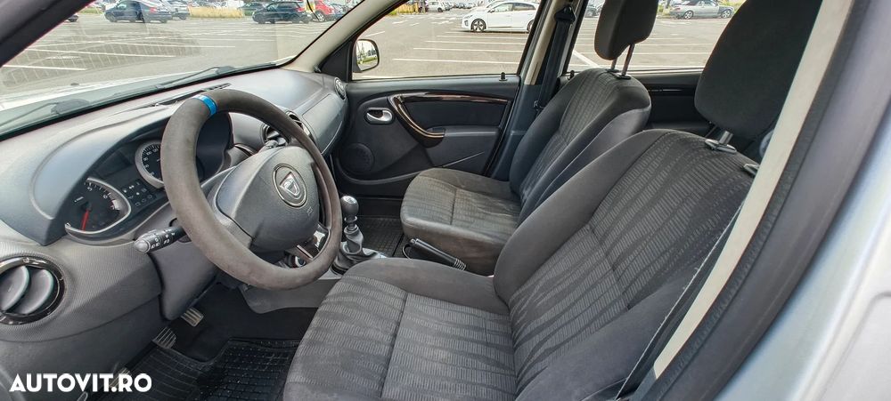 Dacia Duster 1.6 4x4 Laureate - 10