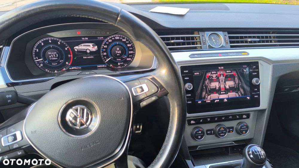 Volkswagen Passat - 12