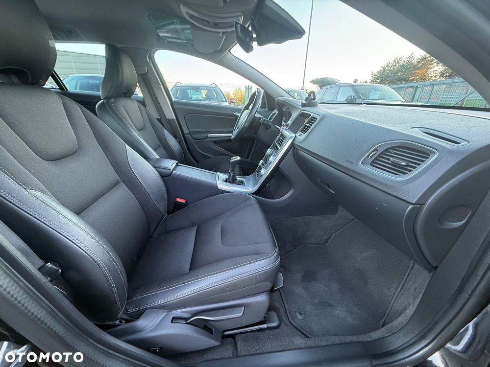 Volvo V60 D2 Summum - 27
