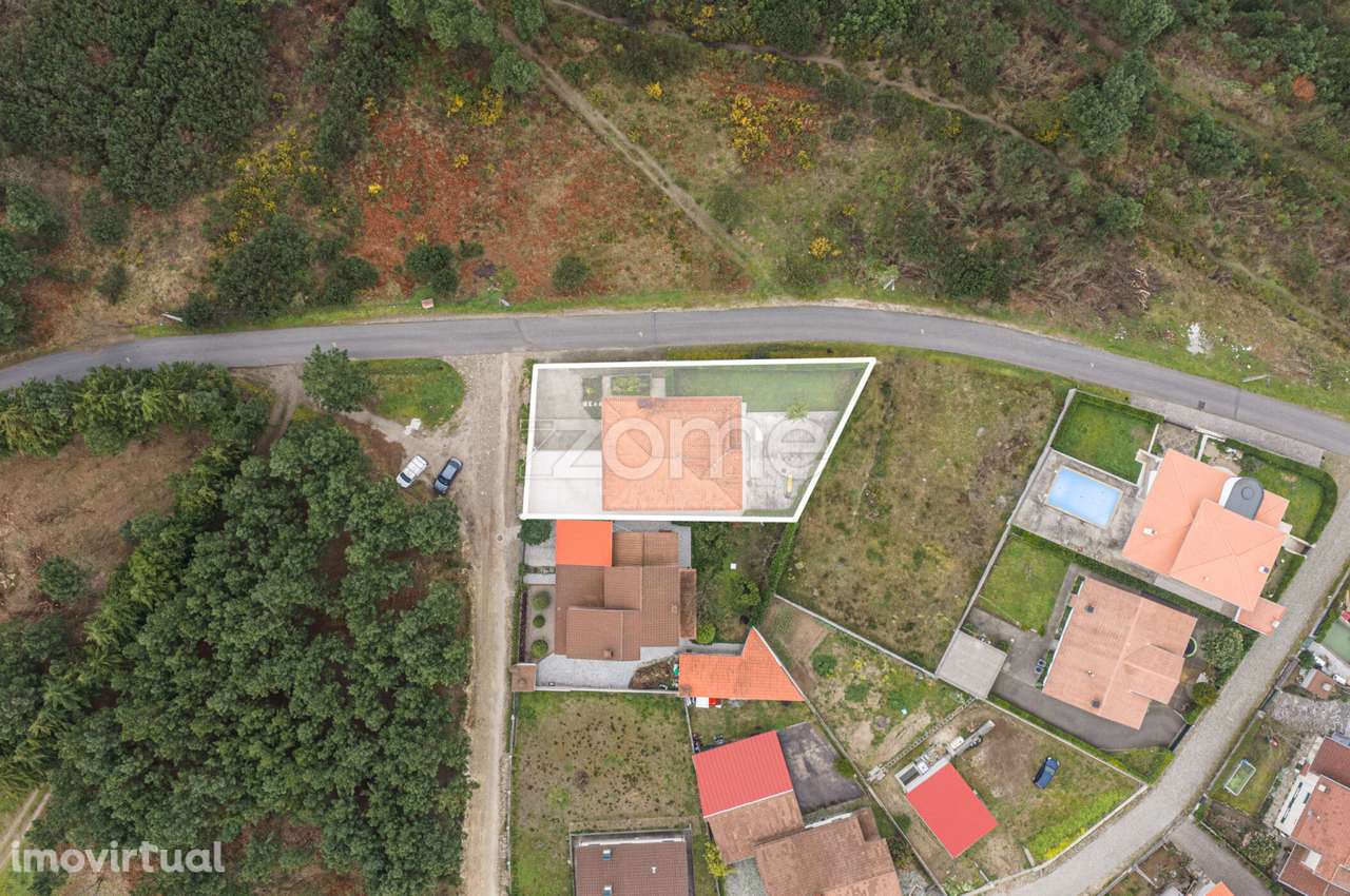 Moradia T4 com Jardim, Terraço e Amplas Áreas – Adoufe, Vila Real - Grande imagem: 3/60