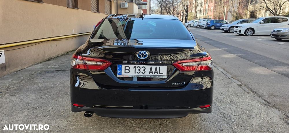 Toyota Camry Luxury - 14