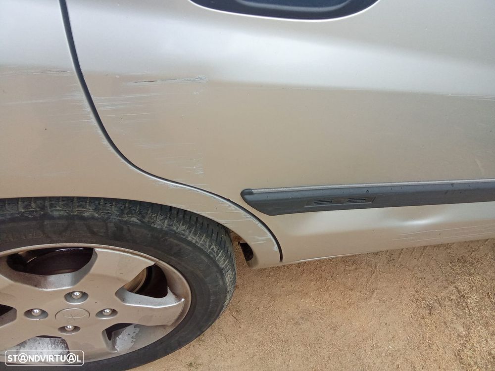 Mitsubishi Space Wagon - 8