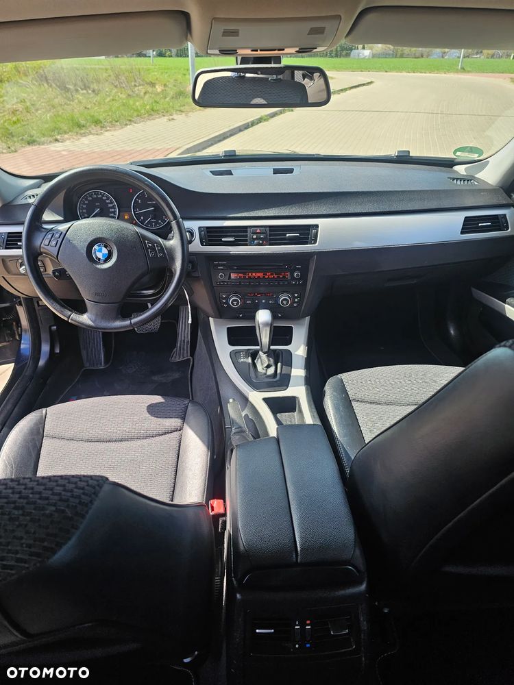 BMW Seria 3 318i Edition Exclusive - 17