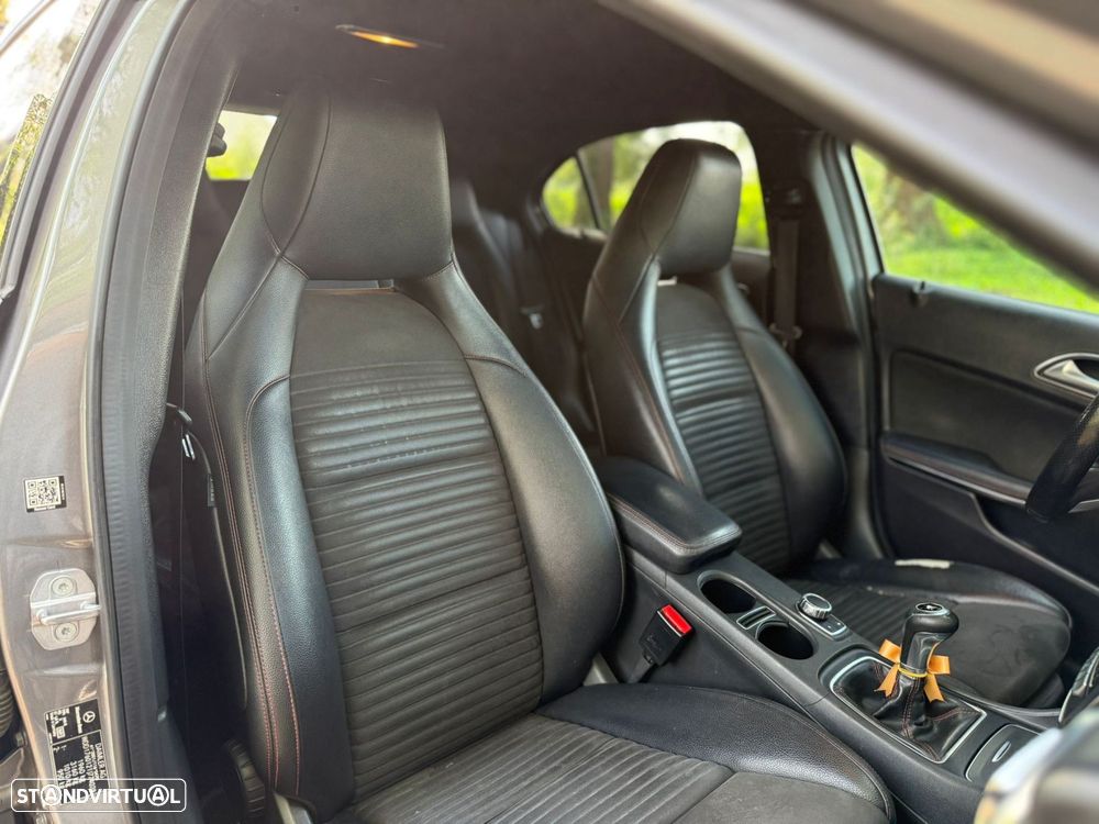 Mercedes-Benz A 180 d AMG Line - 19