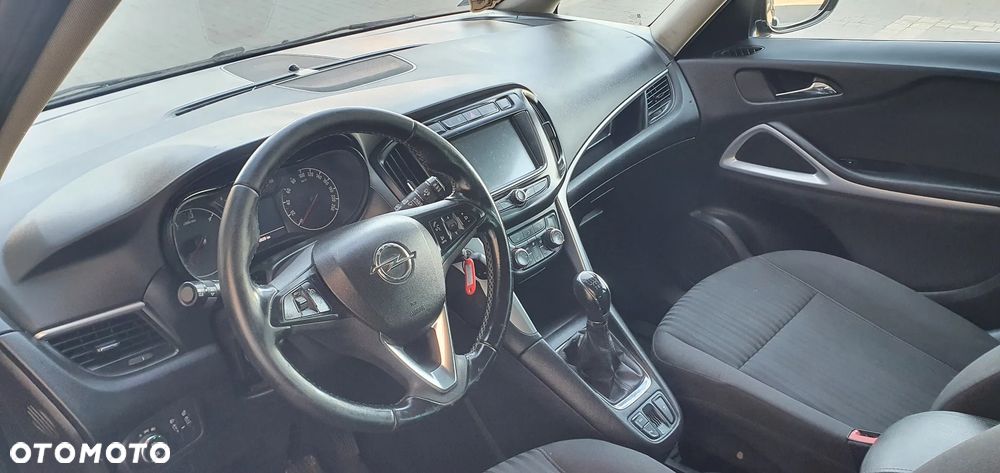 Opel Zafira - 10
