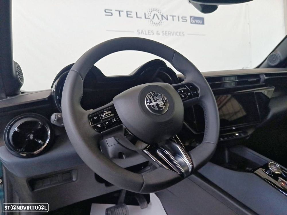 Alfa Romeo Junior 1.2 eDCT6 - 12