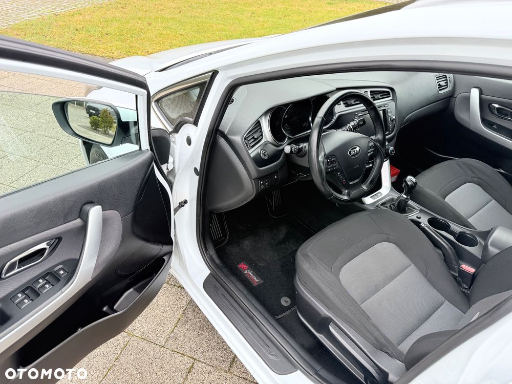 Kia Ceed 1.6 GDI Fifa World Cup Edition - 5