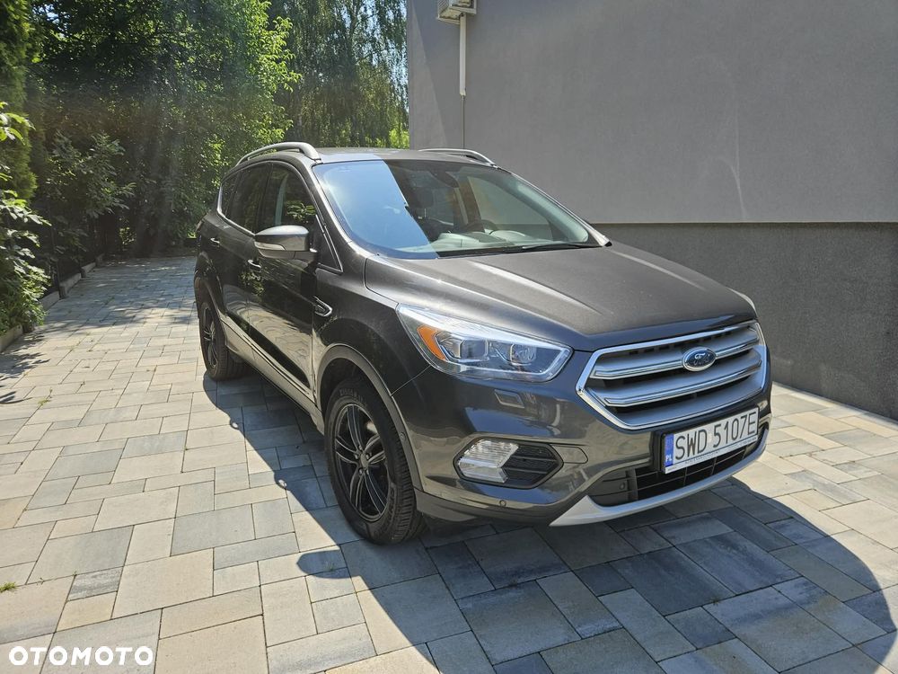 Ford Kuga 1.5 EcoBoost 2x4 Titanium - 3