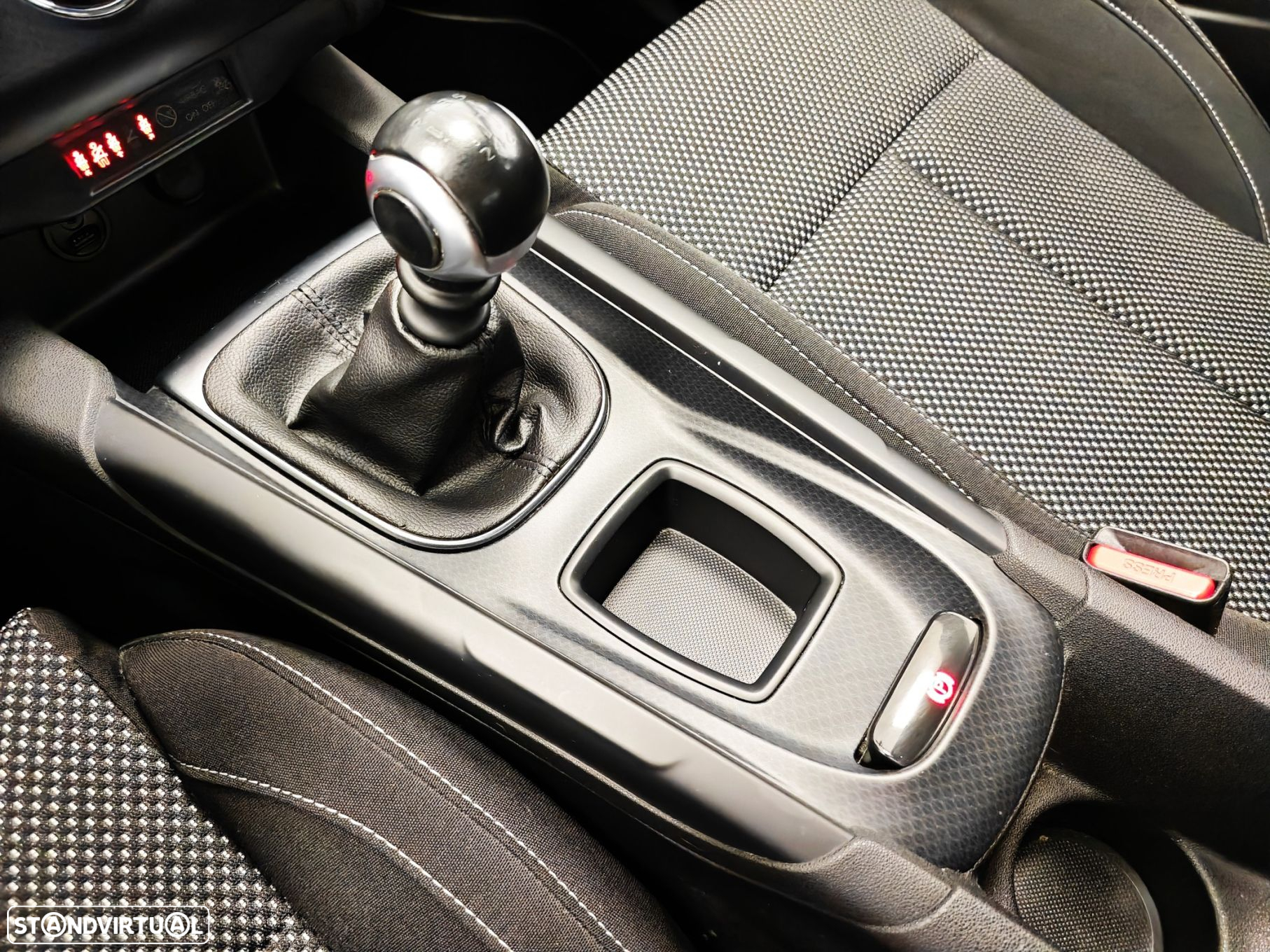 DS DS4 Crossback - 39