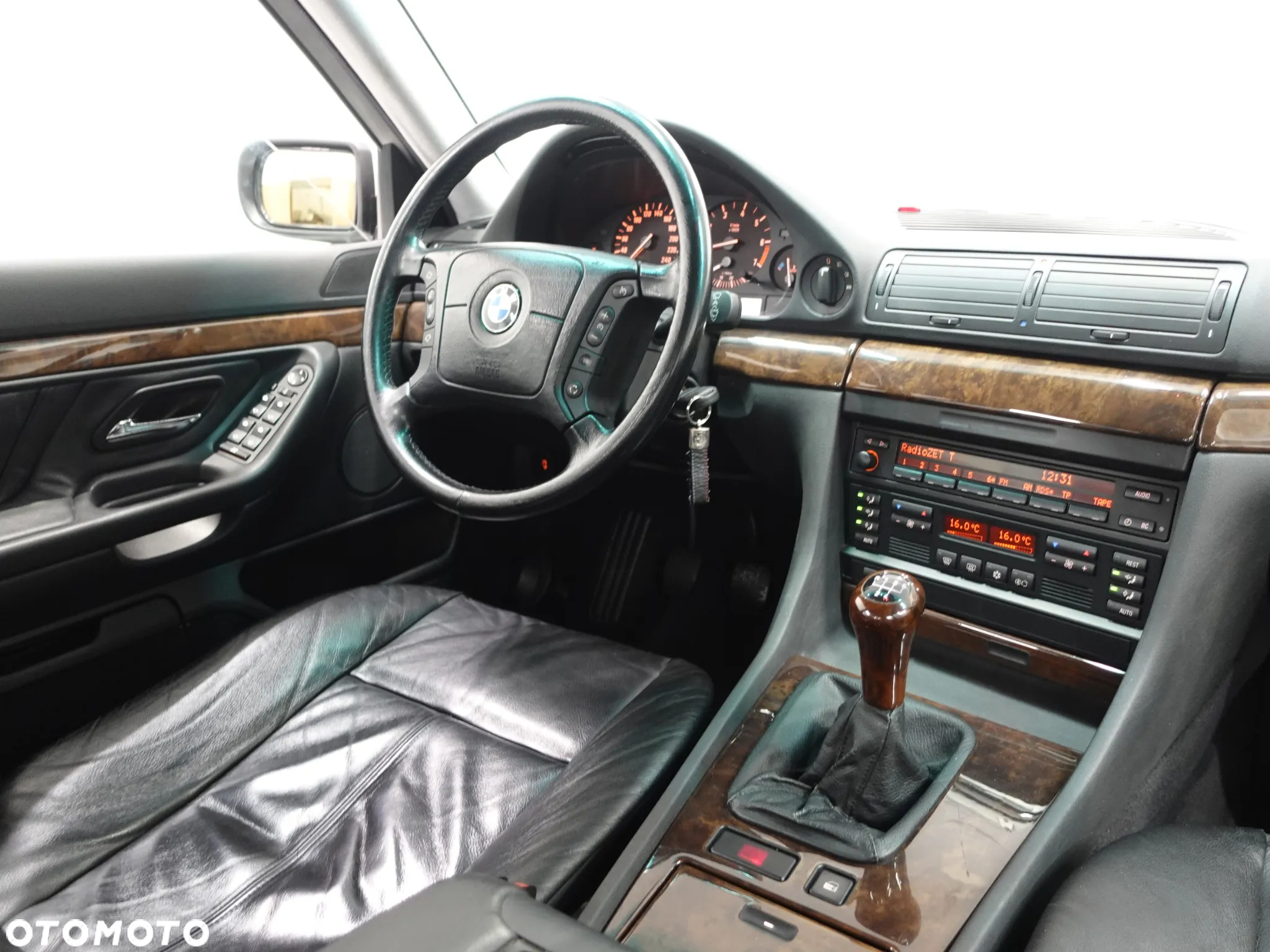 BMW Seria 7 728i - 32
